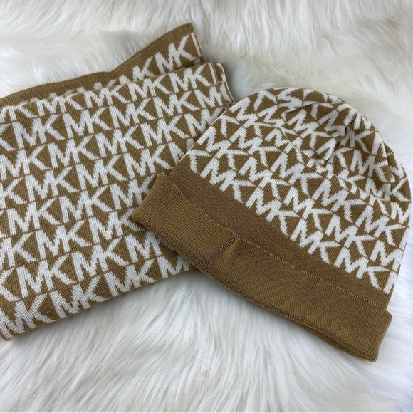 SET OF MICHAEL KORS SCARF AND HAT - Picture 1 of 3
